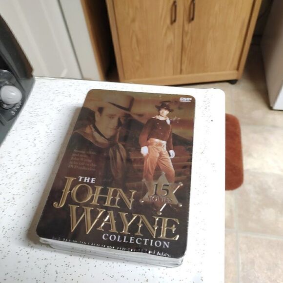 New And Sealed John Wayne Collection In A Collectable Tin DVD - Picture 1 of 2